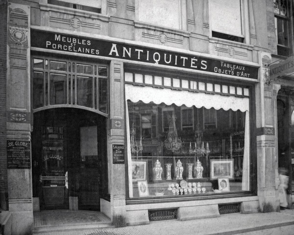 Op de website van <a href="/JoodsErfgoed/">Joods Erfgoed</a> een bijdrage van <a href="/corien_glaud/">Corien Glaudemans</a> over de beroving van Joodse antiquairs in Den Haag tijdens de Tweede Wereldoorlog.
joodserfgoeddenhaag.nl/de-beroving-va…