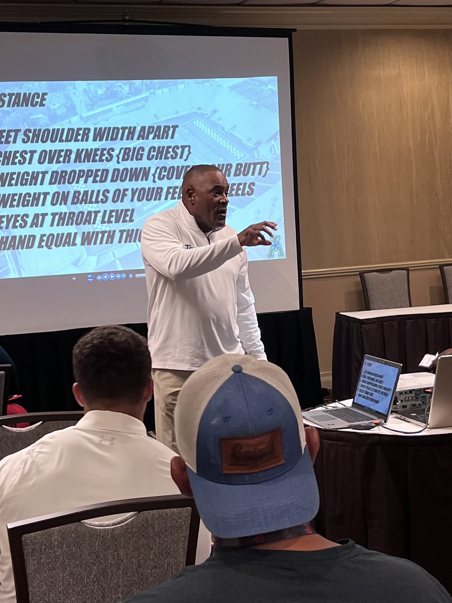 TheLHSCA's tweet image. Coach JJ McCleskey from Tulane BROUGHT the energy at 8:30 AM. He’s definitely a morning guy…
Stayed after to share more of his time and knowledge with some coaches.
Thank you Coach!! Definitely a different maker!