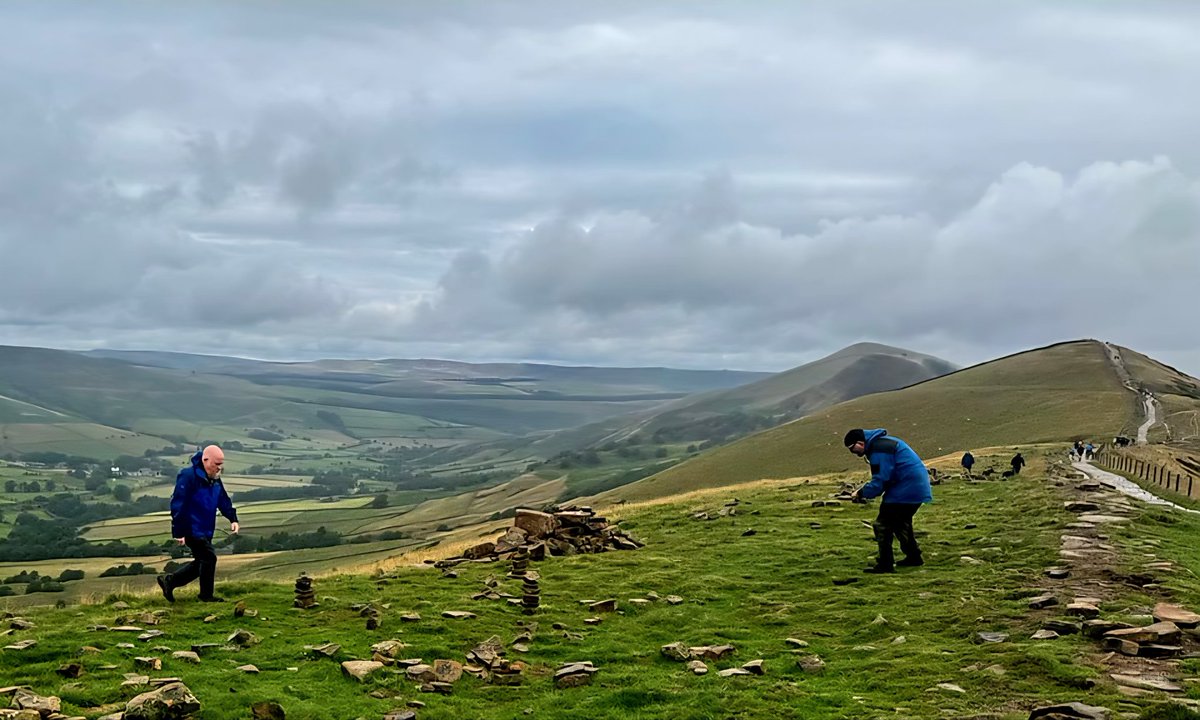 thepdviking's tweet image. We were in the cloud this morning filming a short film on the stone stack issue. I will keep pushing my agenda on this topic, but dont worry I'll not overdo it 🤣🤣#leavenotrace #thepeakdistrictviking #mamtor #castleton #stonestacking