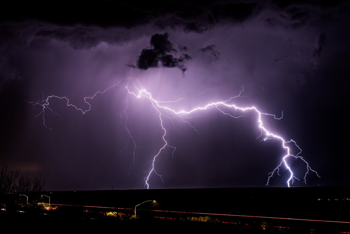 lorigracewx's tweet image. A small but dazzling storm released several long bolts near Tumacacori, Arizona on July 18. #azwx