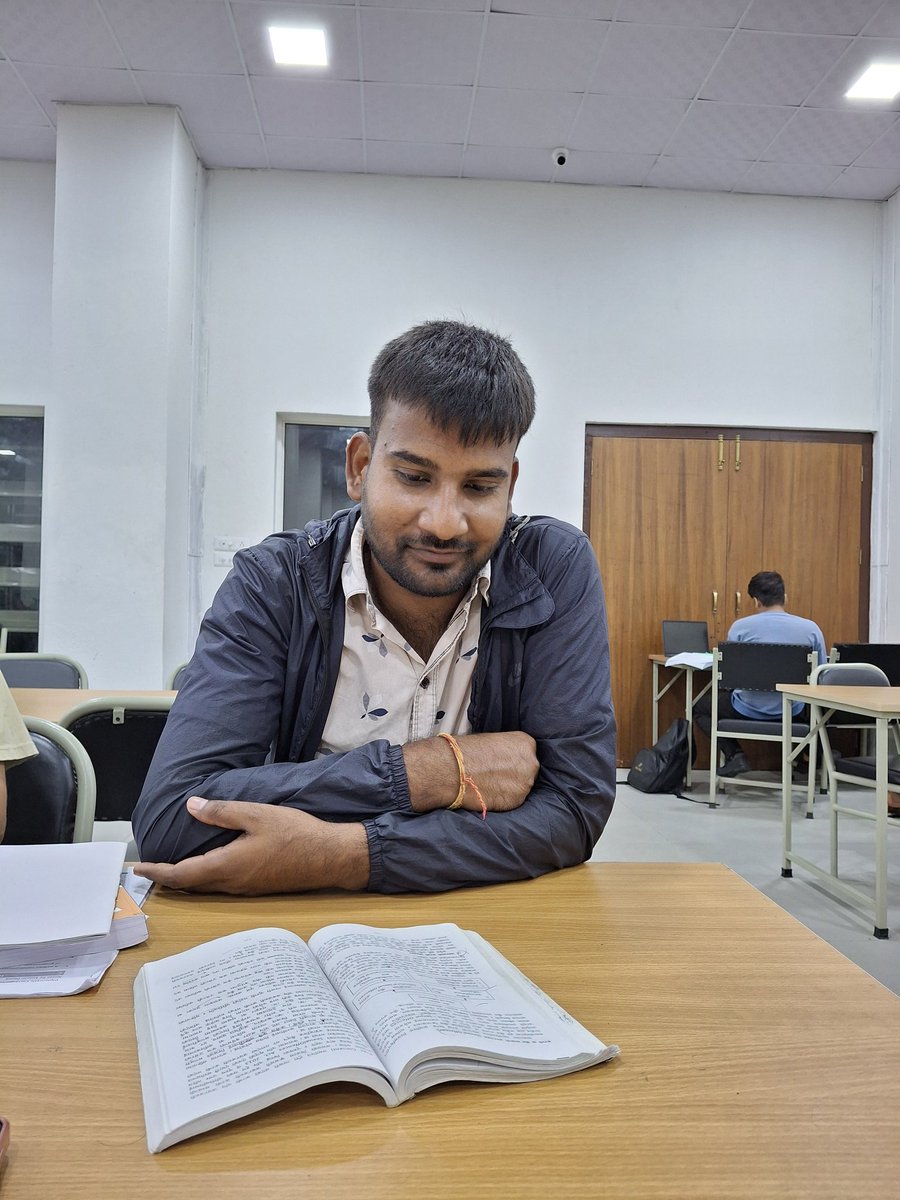 Ajayrayyadav's tweet photo. Always  study  the books 📚 🙄 😌 https://t.co/ka3ZQkkKCi