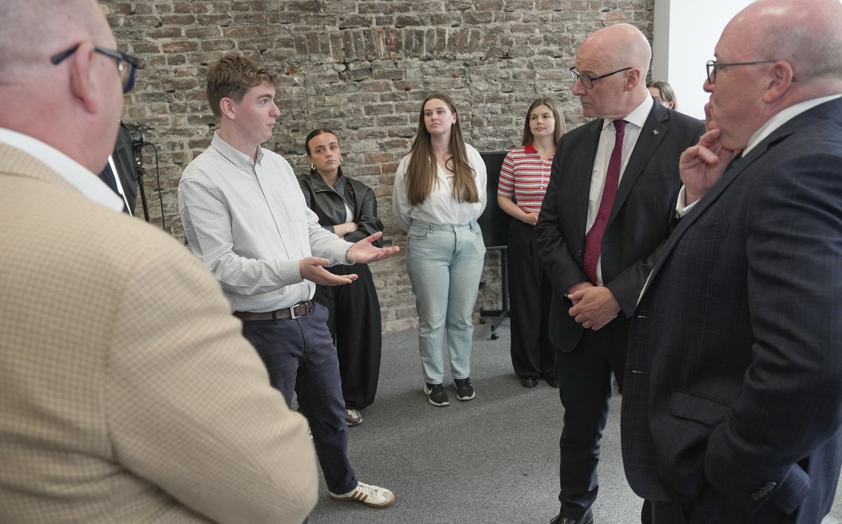 ScotGovFM's tweet image. First Minister @JohnSwinney visited Aberdeen to see how local volunteers are breathing new life into Union Street.
With @scotgov funding, community-led organisation Our Union Street is helping to bring people and pride back to the heart of the city.