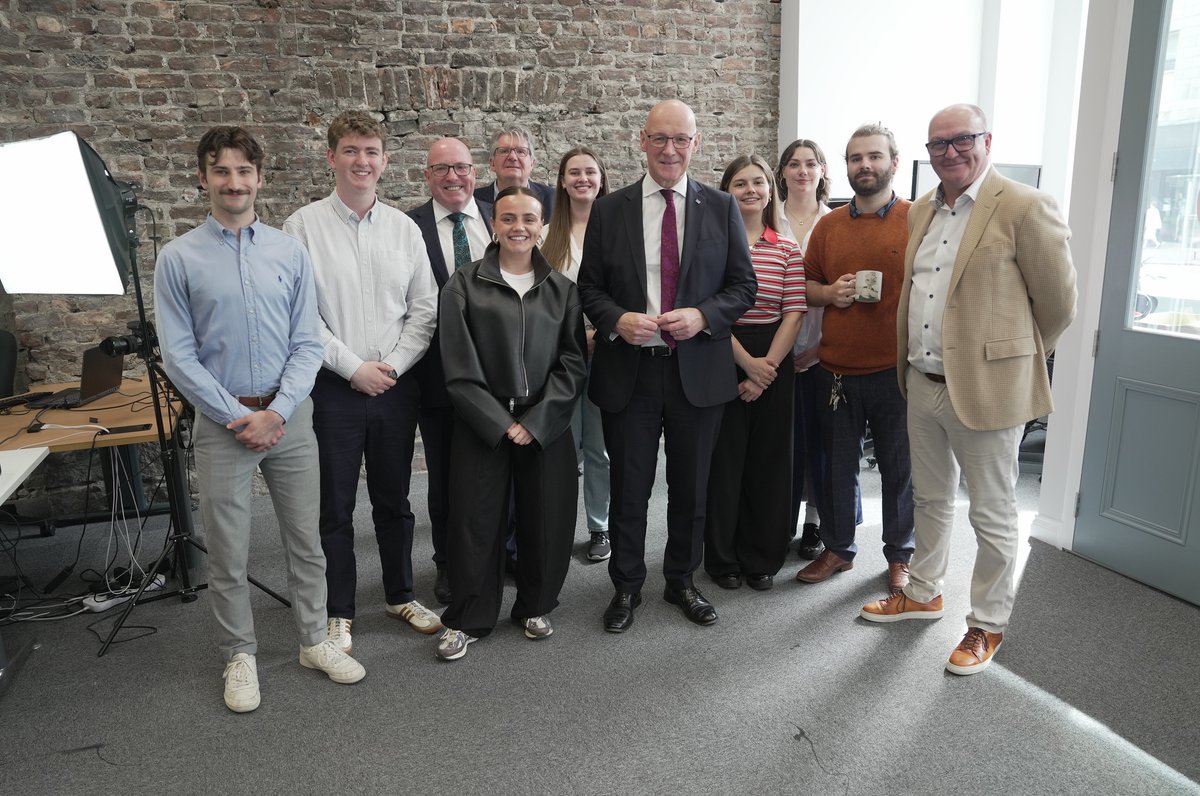 ScotGovFM's tweet image. First Minister @JohnSwinney visited Aberdeen to see how local volunteers are breathing new life into Union Street.
With @scotgov funding, community-led organisation Our Union Street is helping to bring people and pride back to the heart of the city.