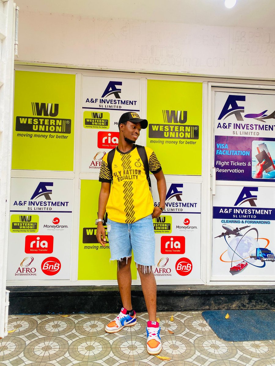 Tambakamara18's tweet photo. E lek profit nor commot leh di ed money nor fasin....😂

#SaloneX
#PrayEnGoTry https://t.co/B8a6veSxre