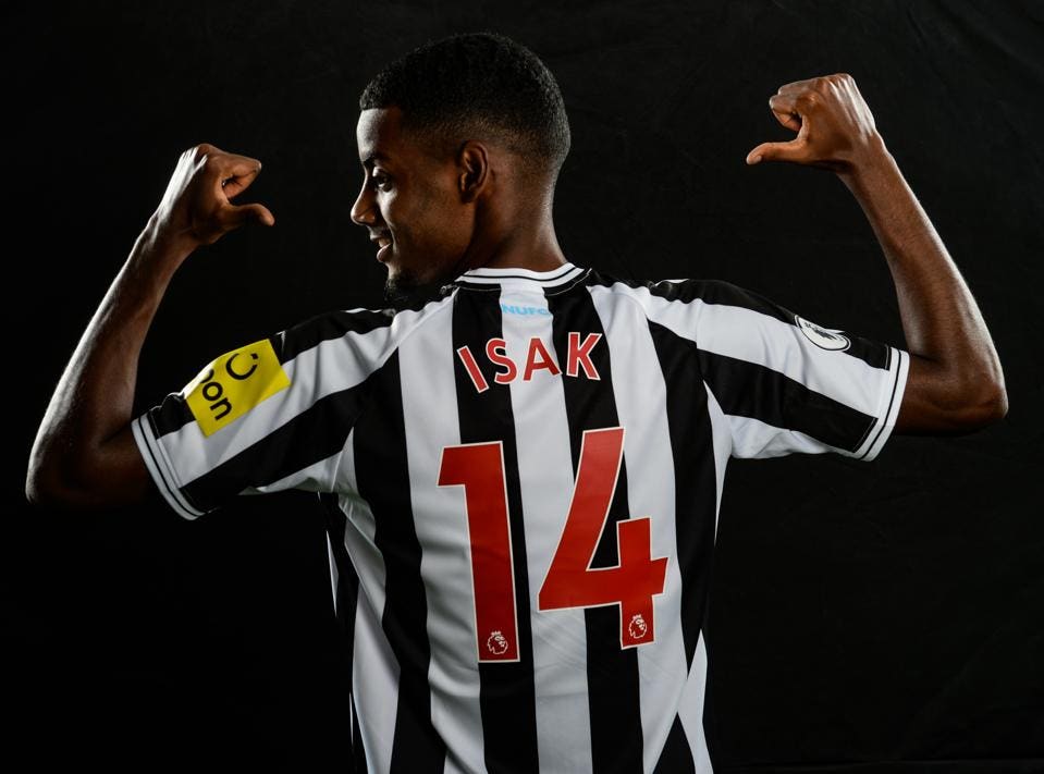 Magpie24_7's tweet image. 🇸🇪 The Isak Conundrum: Can We Afford to Break the Bank in the PSR Era?
Let's talk about something that's been doing the rounds today, those reported £300,000-a-week wage demands by Alexander Isak, according to talkSPORT. Now, don't get me wrong, I'd move heaven and earth to keep…