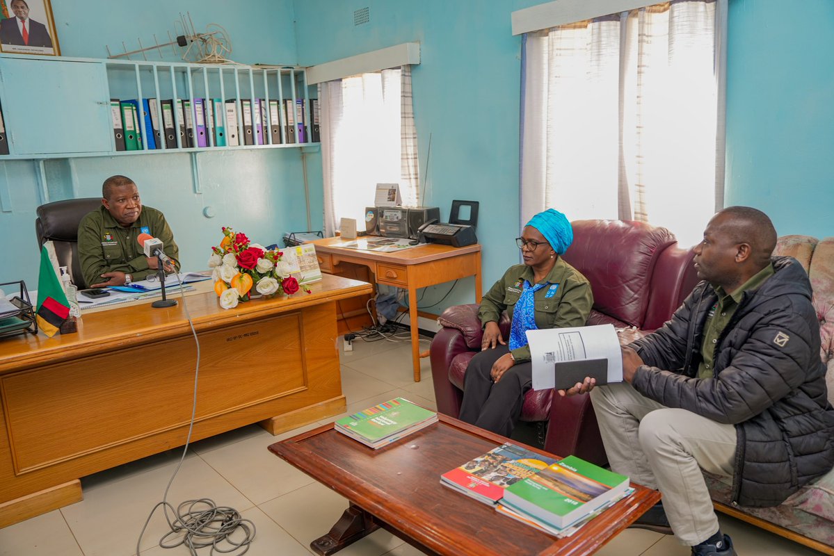 UNDPZambia's tweet image. Ahead of today’s launch of the Wetland Guidelines, @UNDPZambia, rep by Enviro’ & Energy Specialist @cmwapezulu & @mlnrzm64 paid a courtesy call on PS Mucheleka & engaged Royal Highnesses Hanjalika & Mwanachingwala in Mazabuka to strengthen partnerships for wetlands protection.