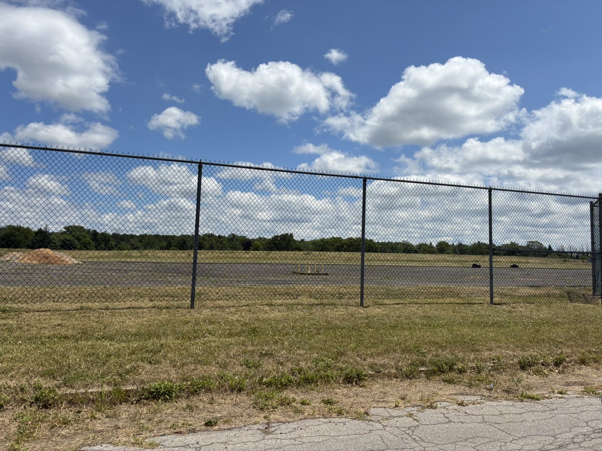 MrEd315's tweet image. Driving around the historic Love Canal area in Niagara Falls NY. A pretty big area is cordoned off by fencing to keep nosey people like me out the heart of it.