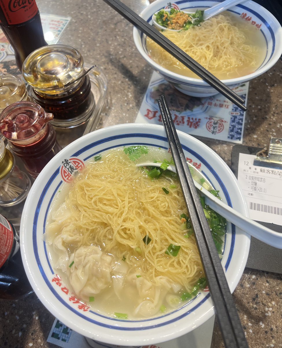 feelsopause's tweet photo. ปิดทริป 🇭🇰 ด้วยเมนู w0nt0n 
น้องแฮม : **คลั่ง** แต่กินด้วย https://t.co/MoOkMfUWQH