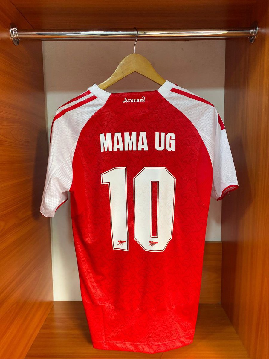 MaamaUganda02's tweet image. I bought this jersey to slay on such days, but look at me now with a swollen face 😂. Anyway, welcome home Viktor Gyokeres❤️
