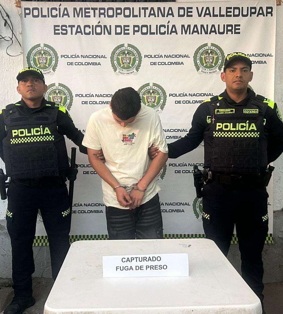 🚨 Capturan a un hombre en Manaure - Cesar 🚔

Un joven de 18 años fue detenido por la Policía tras intervenir en una riña en el barrio 21 de Enero, al verificar sus antecedentes, se encontró una orden de captura vigente en su contra por el delito de fuga de presos.