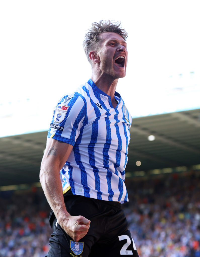 domhowson's tweet image. Paul Heckingbottom on Michael Smith: “A player we know all about from his vast experience in the EFL.
“He’s a really intelligent footballer and a brilliant finisher who adds something different to our team. Wi give us a real focal point at the top end of the pitch." #SWFC 🦉⚽️