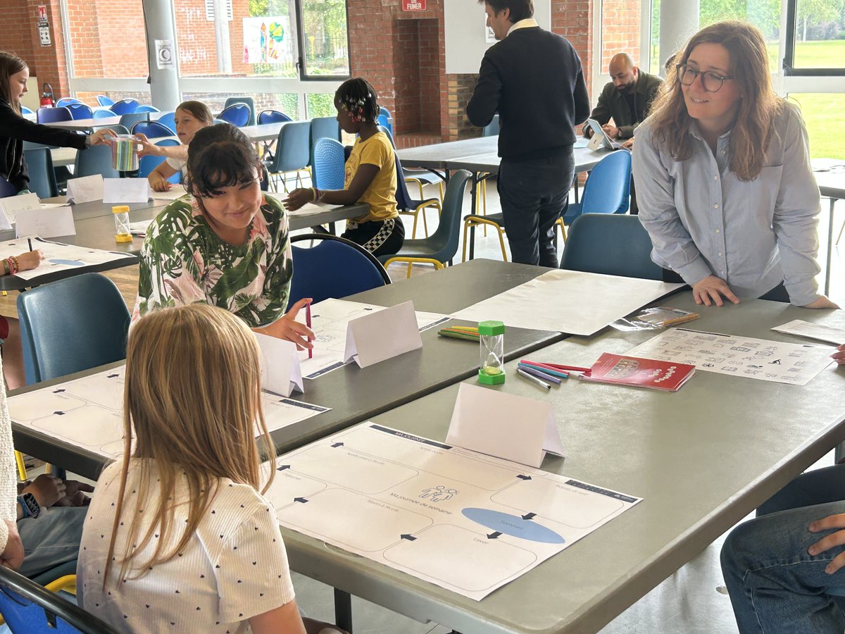 VilleArras's tweet image. 🎙️ Aujourd’hui à la base de loisirs, des enfants arrageois ont participé à un atelier de la Convention citoyenne sur les temps de l’enfant.
🧒 Objectif : donner la parole aux 9-11 ans sur leur quotidien.
✨ Une démarche en lien avec le Pacte éducatif global.
#Arras #Éducation