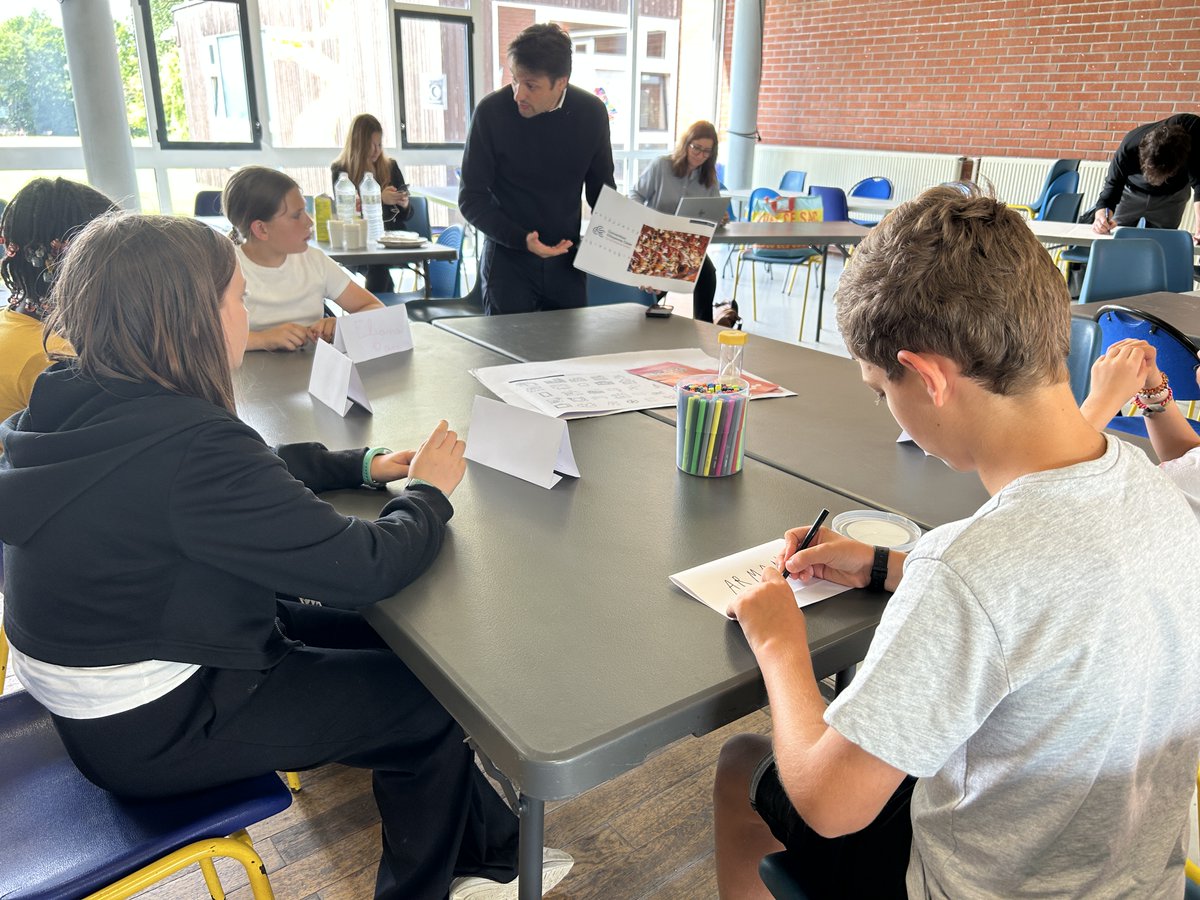 VilleArras's tweet image. 🎙️ Aujourd’hui à la base de loisirs, des enfants arrageois ont participé à un atelier de la Convention citoyenne sur les temps de l’enfant.
🧒 Objectif : donner la parole aux 9-11 ans sur leur quotidien.
✨ Une démarche en lien avec le Pacte éducatif global.
#Arras #Éducation