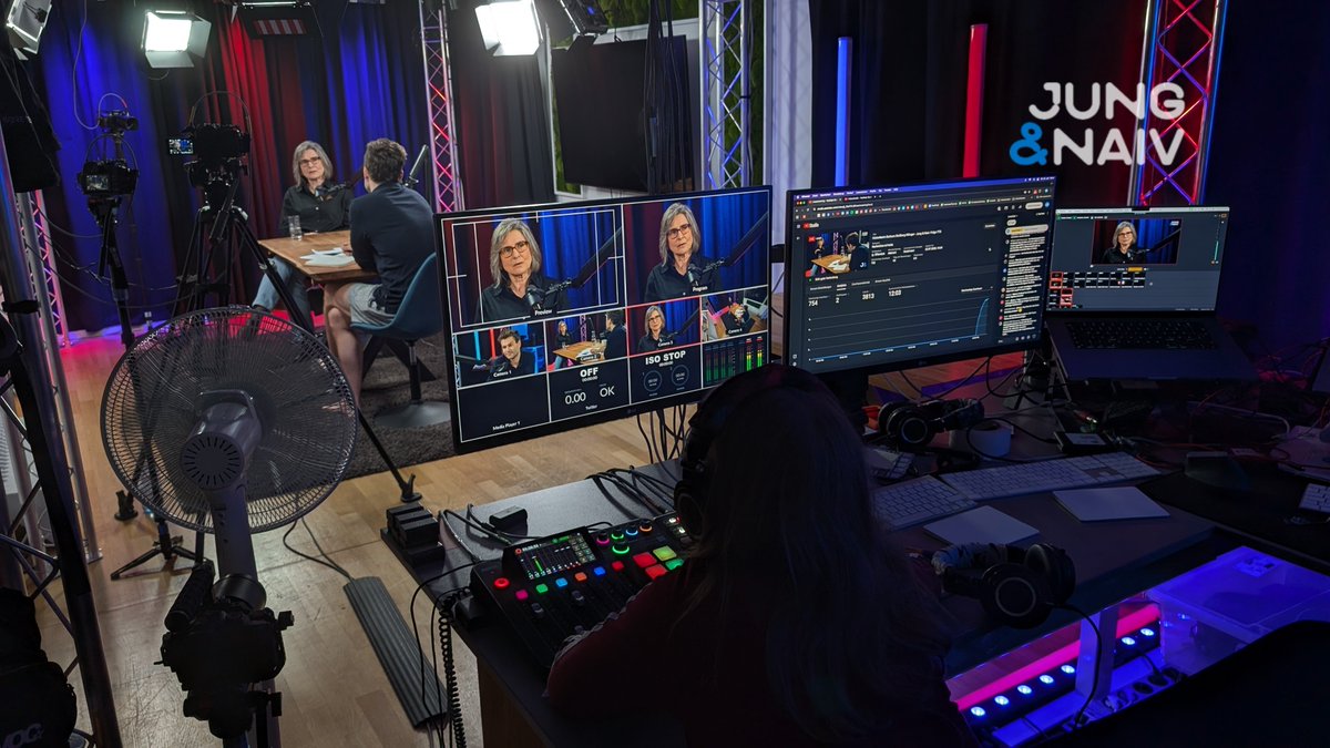 aahsh's tweet image. #BehindTheScenes of @JungNaiv
Live: @TiloJung interviewt die frühneuzeitliche Historikerin Barbara Stollberg-Rilinger, Rektorin des Wissenschaftskollegs zu Berlin @wiko_berlin
Kira moderiert den Chat und Hans stärkt sich für eure Zuschauerfragen
youtube.com/live/jj_RIphTI…