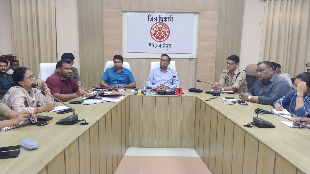 dmupsha's tweet image. उत्तर प्रदेश लोक सेवा आयोग (यूपीपीएससी) समीक्षा अधिकारी/सहायक समीक्षा अधिकारी 2023 की परीक्षा के संबंध में 27 जुलाई 2025 को आयोजित होने वाली समीक्षा की तैयारियों की बैठक कर परीक्षा शांतिपूर्ण और पारदर्शी तरीके से सम्पन्न कराने के निर्देश दिए।