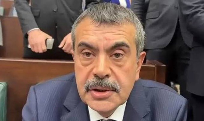 HALA İSTİFA ETMEMİŞ !😠😠😠😠😠😠

Haydin dostlar! 

Bu istifa edene kadar bıkmadan usanmadan , 7/24 , gece-gündüz RT yapıp, zincir oluşturup paylaşalım! 

👉 Yusuf Tekin İstifa!  
👉#YusufTekinİstifa