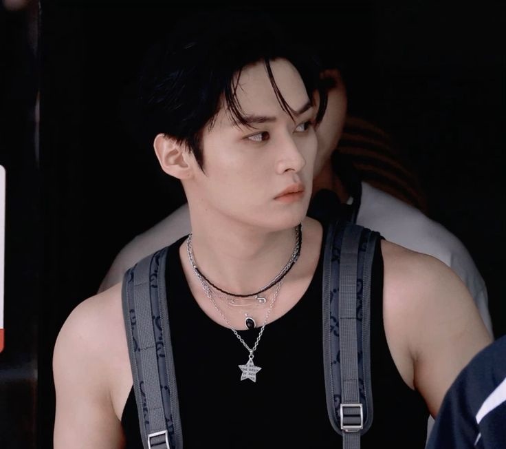 hantification's tweet photo. #MINSUNG au | Enemies with benefits. 

Minho é o camisa 10 do time de futebol. Jisung é a voz por trás do podcast da rádio universitária e ama dar opinião não solicitada sobre o time. Eles se odeiam em público, mas ninguém sabe o que acontece entre os dois depois de cada jogo. https://t.co/RXgtkFWWzN