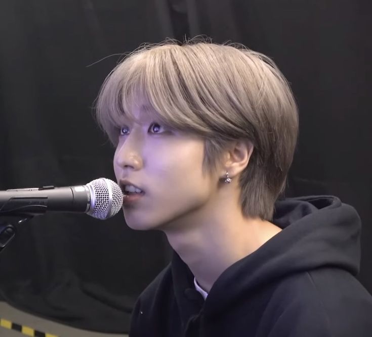 hantification's tweet photo. #MINSUNG au | Enemies with benefits. 

Minho é o camisa 10 do time de futebol. Jisung é a voz por trás do podcast da rádio universitária e ama dar opinião não solicitada sobre o time. Eles se odeiam em público, mas ninguém sabe o que acontece entre os dois depois de cada jogo. https://t.co/RXgtkFWWzN