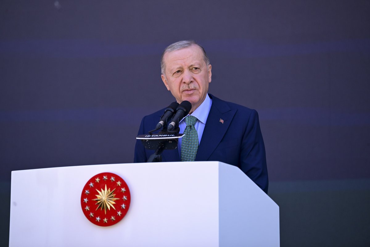 RTErdogan's tweet image. 17’nci Uluslararası Savunma Sanayii Fuarımızın ülkelerimiz, sektörlerimiz ve firmalarımız için hayırlar getirmesini diliyorum.
Fuar kapsamında atılacak imzaların, yeni anlaşma ve iş birliklerinin aramızdaki ilişkilere somut katkılar yapmasını temenni ediyorum.…