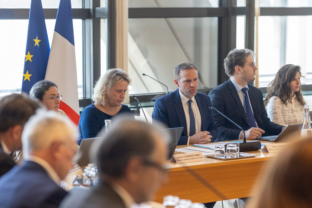 🔵 Face aux pressions de Donald Trump, l’industrie française recommande la fermeté. 

J’ai réuni ce mardi un Conseil national de l’industrie exceptionnel, à la suite de l’annonce par Donald Trump de droits de douane de 30 % contre l’Union européenne, applicables dès le 1er août.