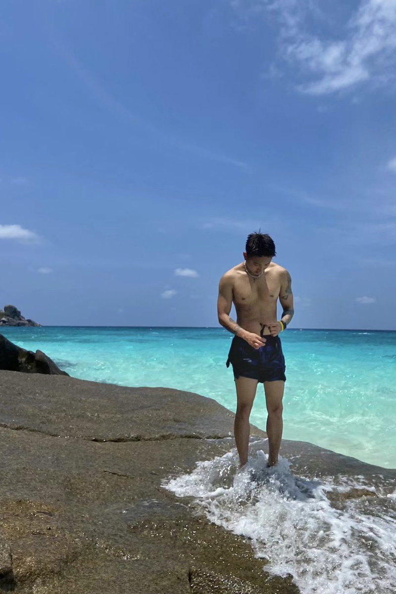 traxdaflow's tweet photo. 除了晒得黢黑 没有缺点的普吉岛
#phuket #AISSIAM #bb27 #腹肌 https://t.co/ZYqdV787Z5