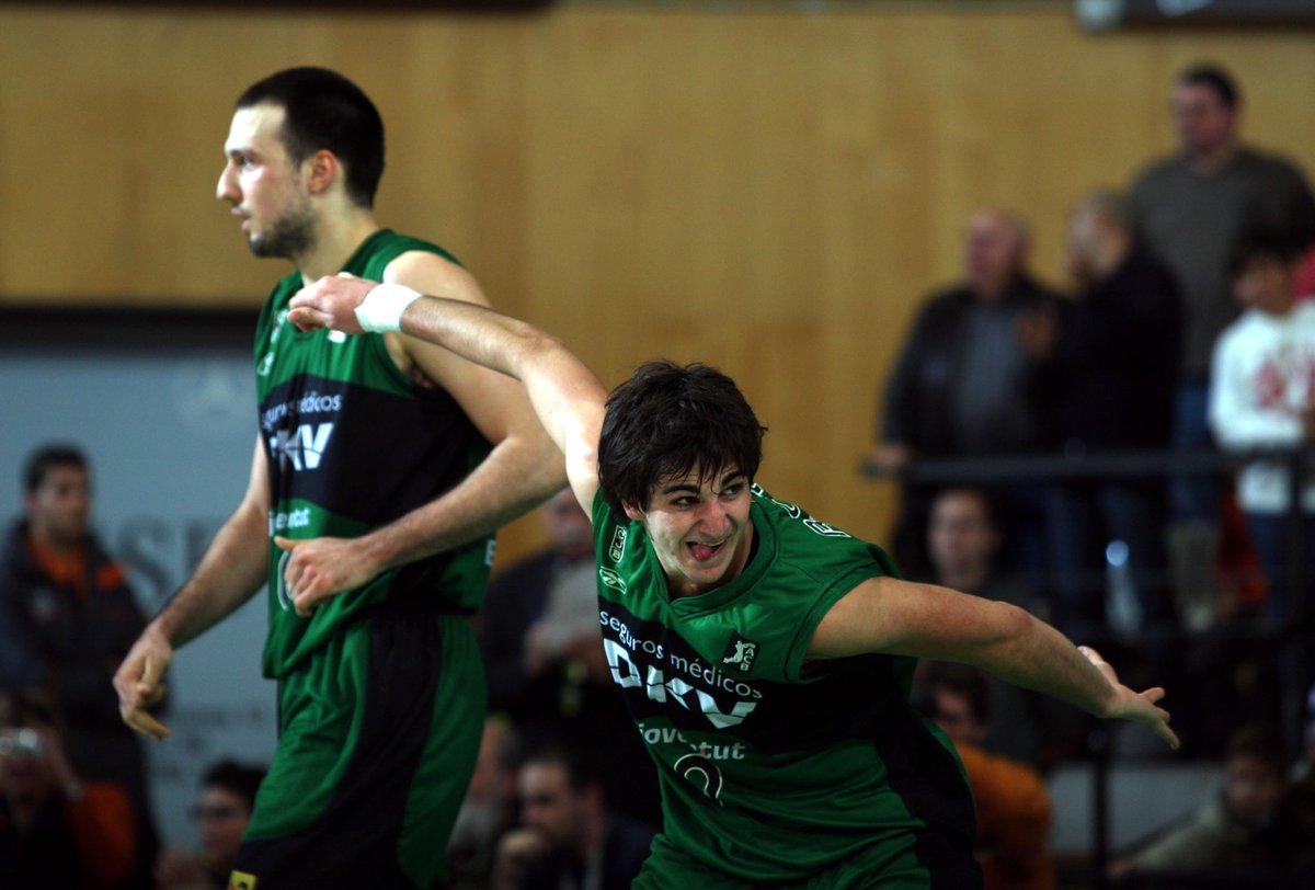 Penya1930's tweet photo. ⏭️ La història continua, @rickyrubio9 🟢⚫️

#CityOfBadalona https://t.co/hpF6VsID4C