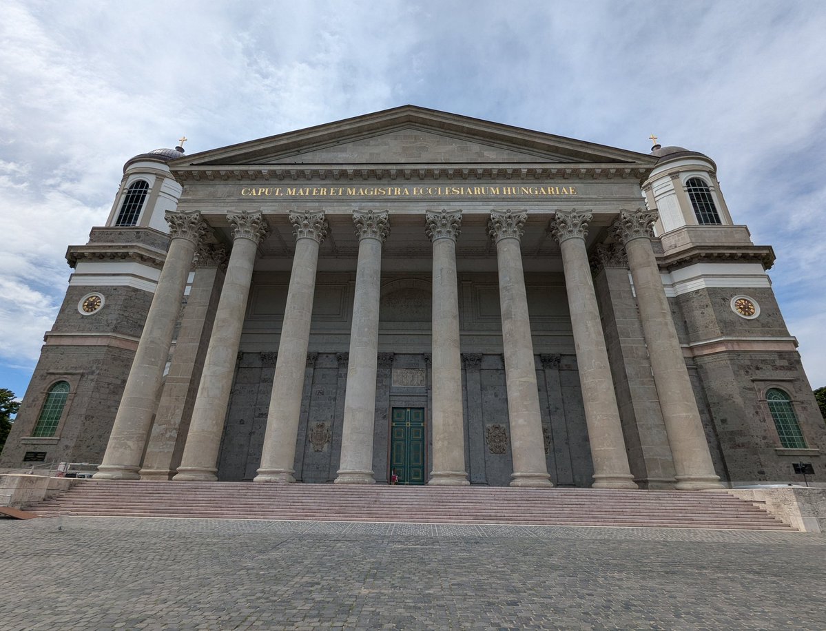 ChtSutAntiques's tweet image. Visited the Basilica of Esztergom today, the largest church in Hungary, standing approx 100 metres in height. Overlooking The River Danube and Slovakia on the other side of the river...