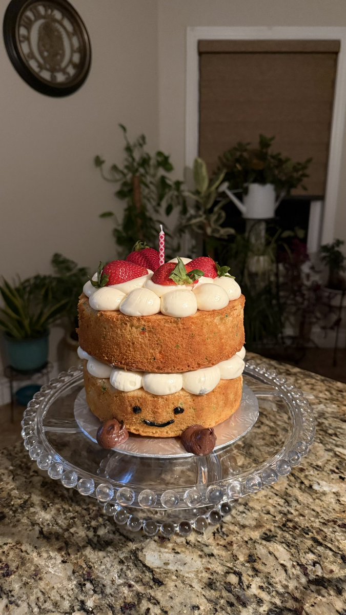 Bunakuuu, selamat ulang tahun. Terima kasih sudah menjadi buna abang. Walaupun sekarang abang jarang muncul buna selalu perhatian. Buna, kalau nanti abang bisa aktif lagi. Abang mau buna tetep jadi buna nya abang ❤ sehat selalu dan bahagia yaa buna ku ❤