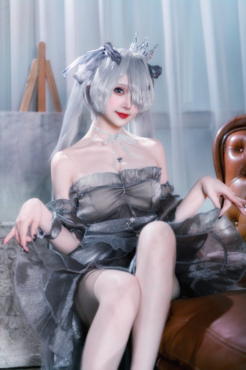 Cinderella in Ash♛

#妮姬灰姑娘 #NIKKEcosplay #AshCinderella  
#cosplaygirl #銀髮女子 #幻想系 #儚い系女子  
#コスプレイヤー #コスプレ写真 #animecosplay #CinderellaReimagined