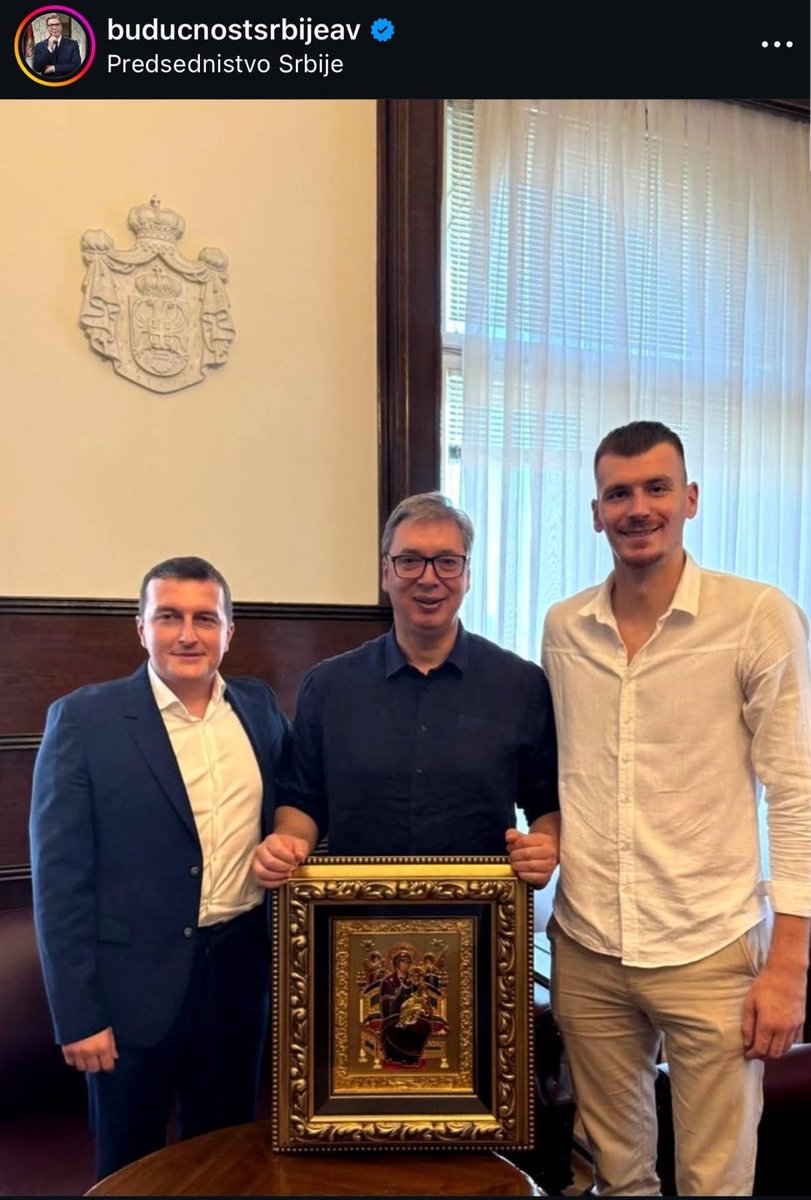 DedaSrdjan's tweet image. Један бубрег си дао Србији Бориша и за то ти вечно хвала.
Ово сада те је направило на говнара.