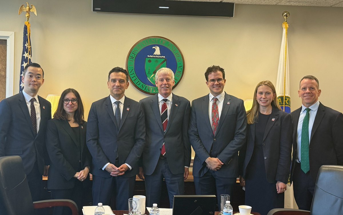 scsp_ai's tweet image. This morning a team from #SCSPTech met with Secretary of @ENERGY @SecretaryWright to discuss the U.S.-China tech competition and SCSP's Commission on the Scaling of Fusion Energy. Thank you to Secretary Wright and the team from the Department of Energy for an incredible…