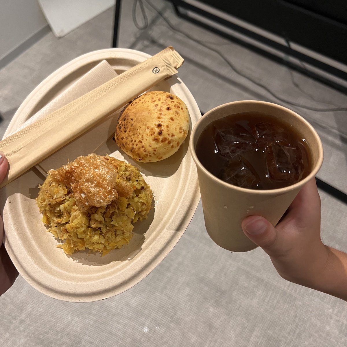 memimimeme's tweet image. 7/22、18時にゆるゆる万博初入場
5パビリオン(ベトナム、カタール、コロンビア、UAE、ポルトガル)と2飲食できた！
夜の大屋根に登ると海風が涼しい。花火見れた！パビリオンはUAEが特に好きだった〜癒されたし民族衣装も素敵だった🌴