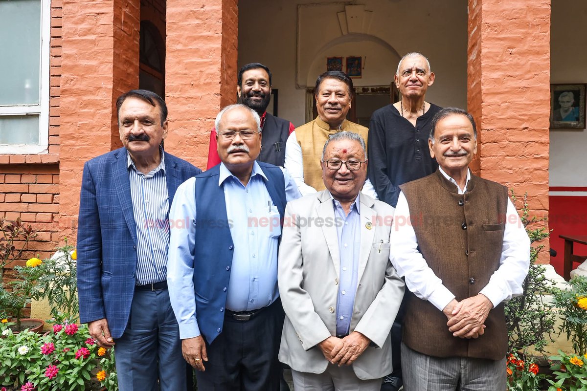 अबको कांग्रेसले 'टाइपराइटरमा पार्टीको चिट्ठी छापेर पेजरमार्फत् मेसेज पठाउने' नेतृत्व होइन, एआई, बिटकोइन तथा स्याटलाइट फोनको महत्व बुझेको र विश्वकै सबैभन्दा ठुलो आइटी एवं डेटा सेन्टर मार्केट भएको देशका रुपमा नेपाललाई चिनाउने नेतृत्व खोजेको छ भन्नेकुरा यी 'काका'हरुलाई कसैले भन्दिम्
