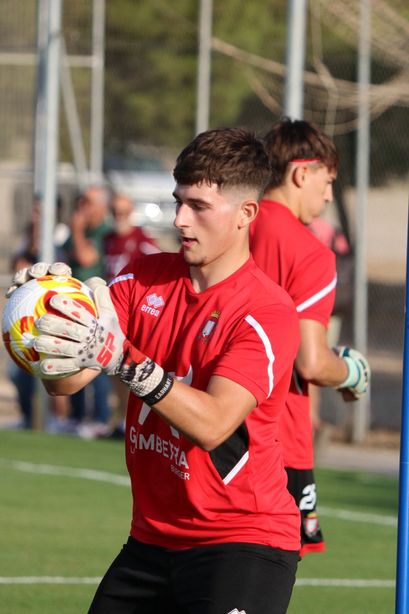 PRETEMPORADA |

Miguel Ángel, nuestro portero del #JuvenilNacional ha participado en el entreno de hoy del primer equipo a las órdenes de Sebas López. 

Paso a paso.. 

#SoloySiempreLorcaDeportiva
