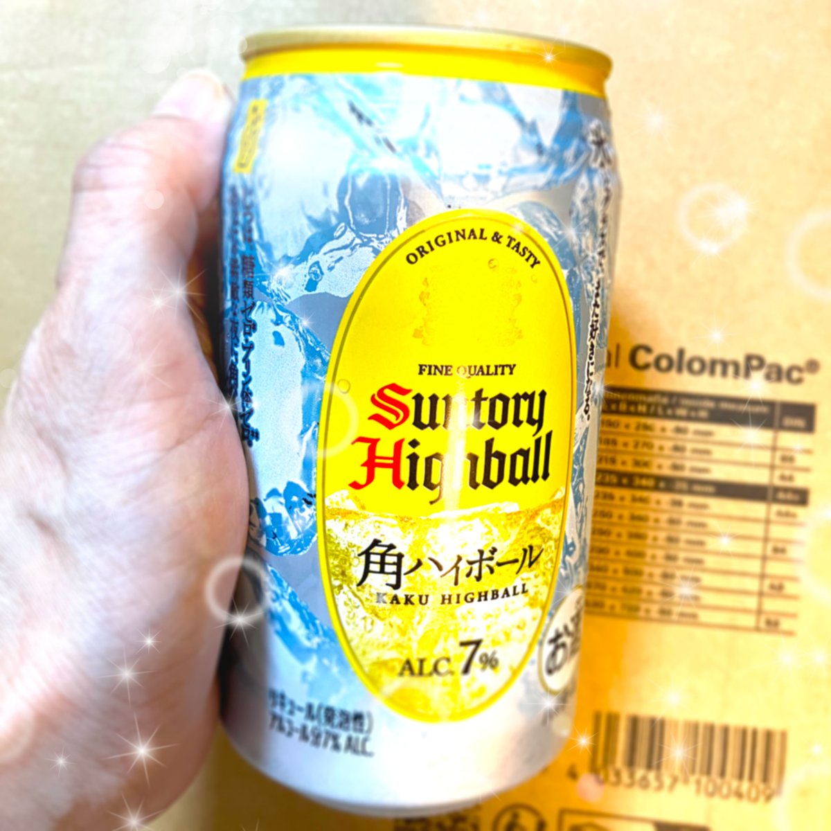 b_nkel0's tweet image. 昼間暑くて思わずコンビニのお酒コーナー前でぼーっとしちゃってたら、知らないお嬢さんが急に「これ！これ美味しいですよ！」って勧めてくれたので今日はこれ(ついお洒落な受け答えが出来ず「美味しいです～？」って聞いたらお嬢さん凄い笑顔で秒で角ハイ買ってた） #角ハイ #氷入れると美味しいやつ