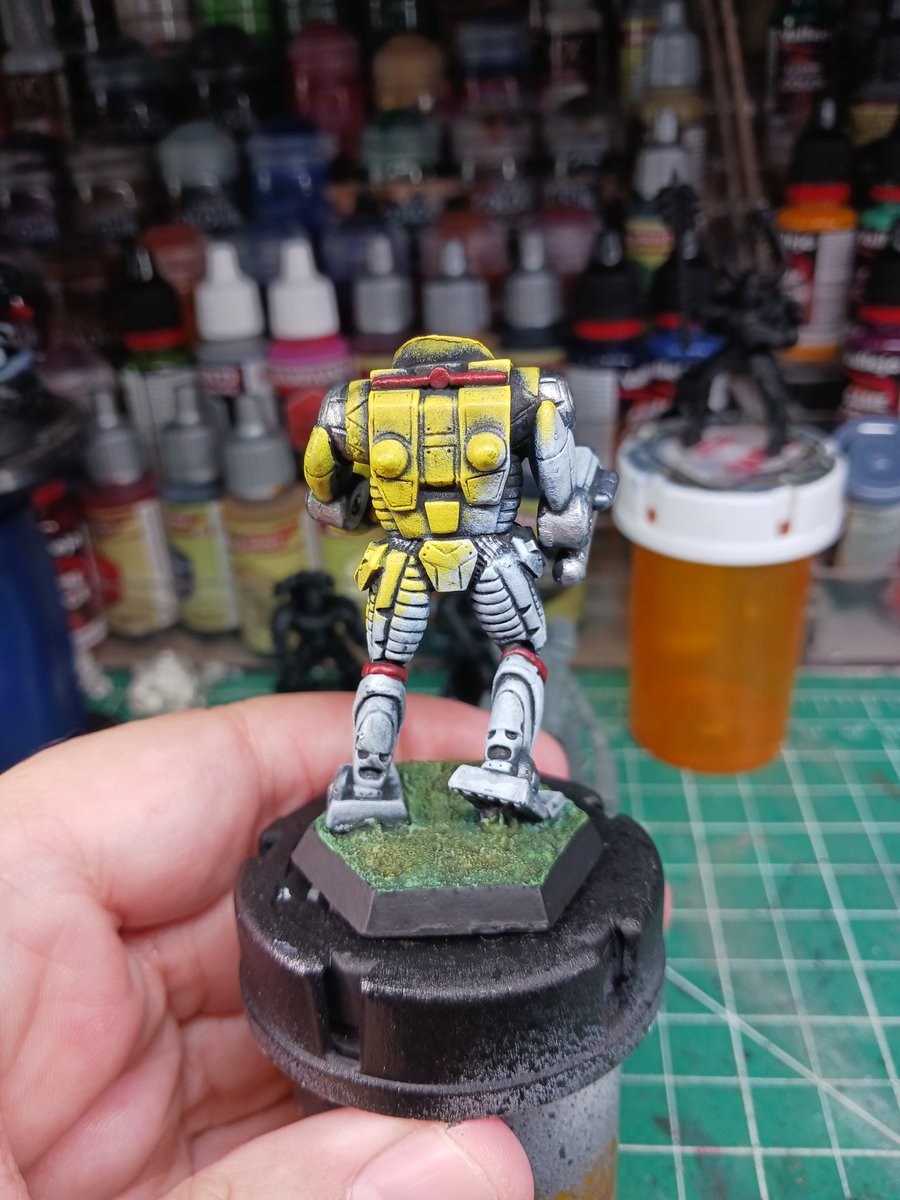 TheHappyHereti1's tweet image. Dawn Guards Thunderhawk is done and dusted. On to the next mech!
#battletech #paintingminis #miniaturepainting #wargaming