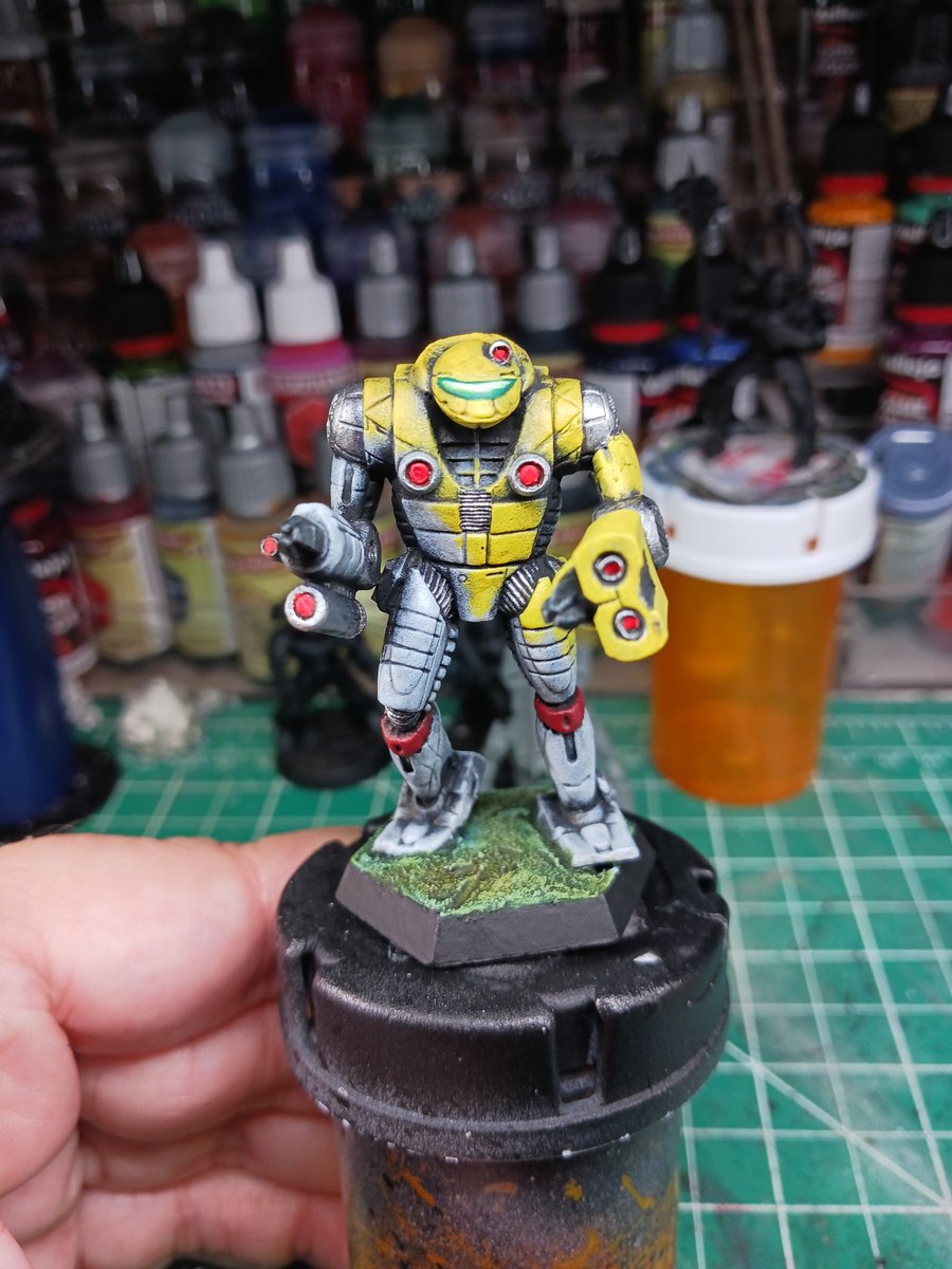 TheHappyHereti1's tweet image. Dawn Guards Thunderhawk is done and dusted. On to the next mech!
#battletech #paintingminis #miniaturepainting #wargaming