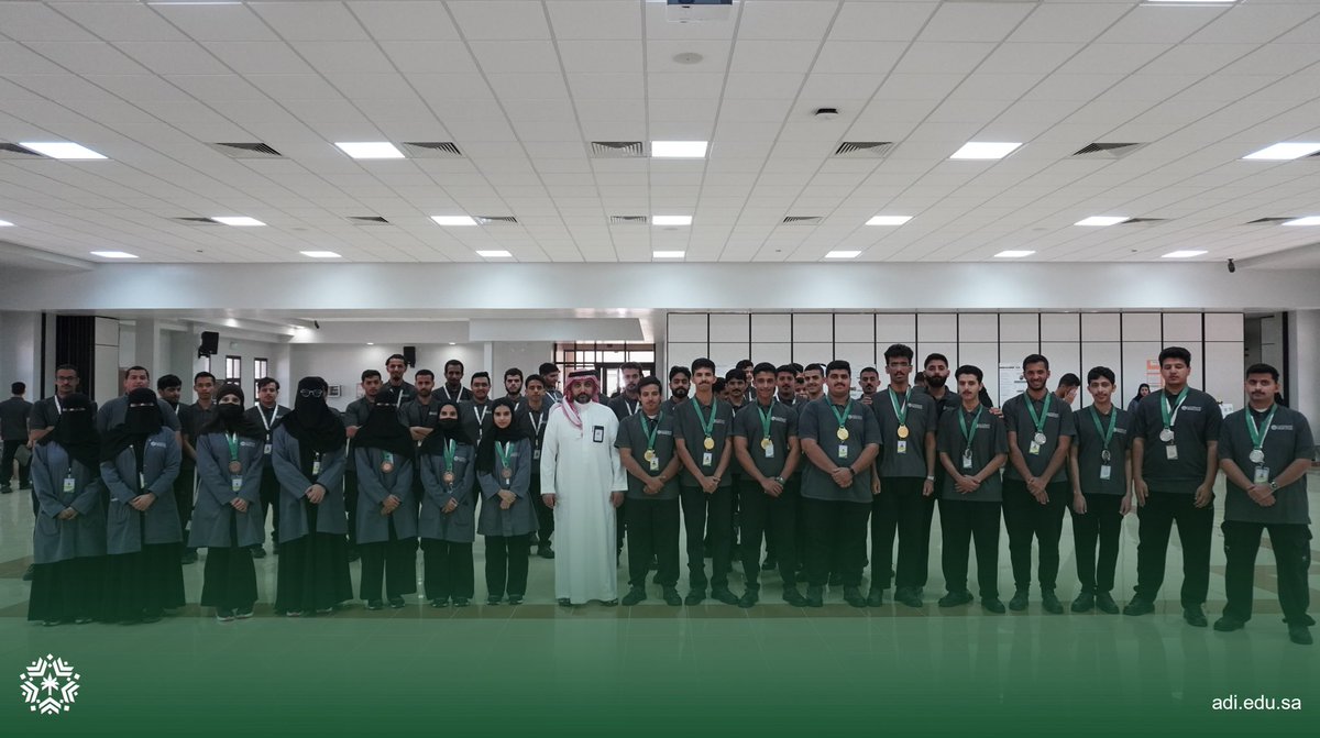 في رحلة مليئة بالشغف والابتكار، استعرض متدربو الأكاديمية 16 مشروعًا مميزًا في مجال التصنيع المركب.