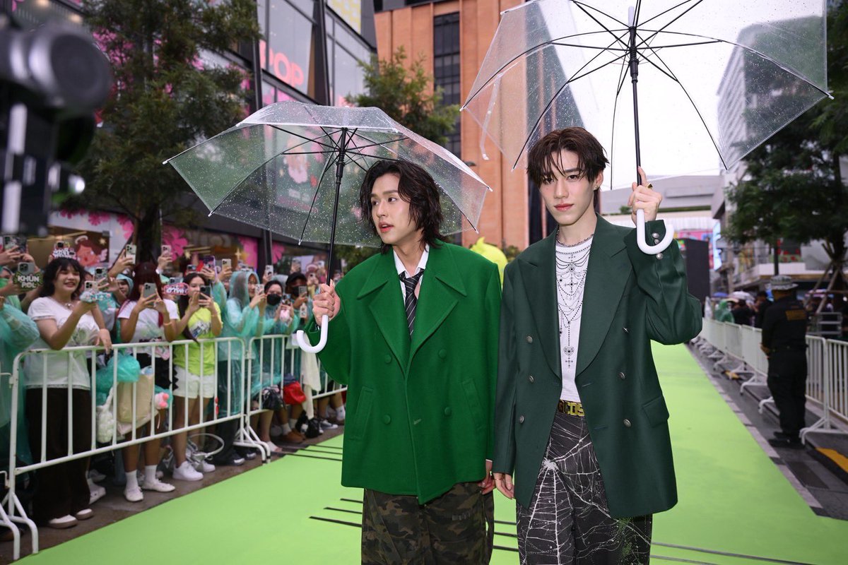 LookAround_TH's tweet image. สยามแตก !!! บิวกิ้น-พีพี , BUS , GELBOYS พร้อมเหล่าเซเลบ Teen ICON
โชว์สเต็ปเดิน Green Carpet ในงานเปิดตัว “AIS SIAM” เพลย์เฮ้าส์แห่งใหม่ใจกลางสยาม
🔗อ่านต่อ facebook.com/10006402508421…
#AIS5GGREENCITIZEN
#THEPLAYHOUSEWITHPURPOSE
#เล่นจนเป็นตัวจริง #AISSIAM