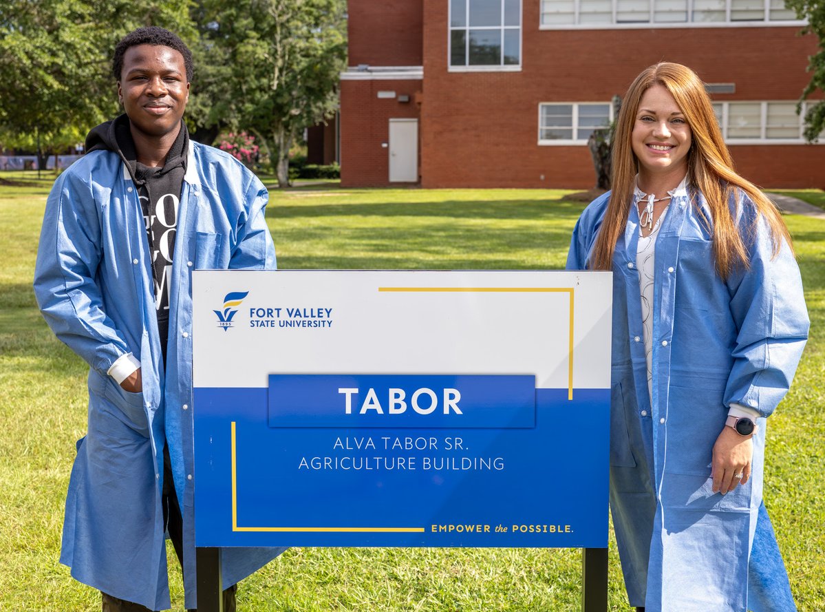 FvsuAg's tweet image. 🔬✨ Science in Action at #FVSUag! Local high school science teachers & students came together for an exciting, hands-on workshop at @FVSU, exploring innovation, discovery & the future of #STEMeducation. 🎥 See the highlights: youtu.be/k_e0FGPPi3A