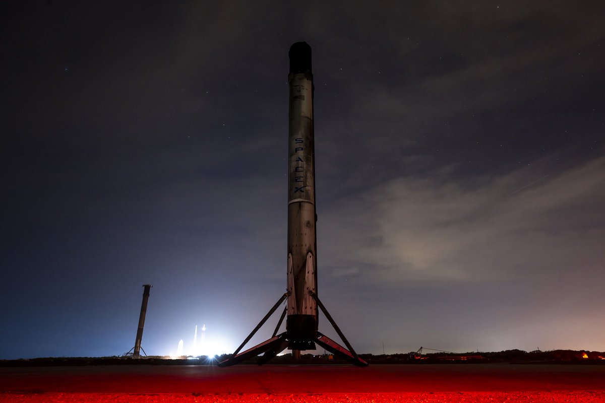 Starship_block2's tweet image. Eventually the Falcon family of rockets will be retired and we won't get to see it land again