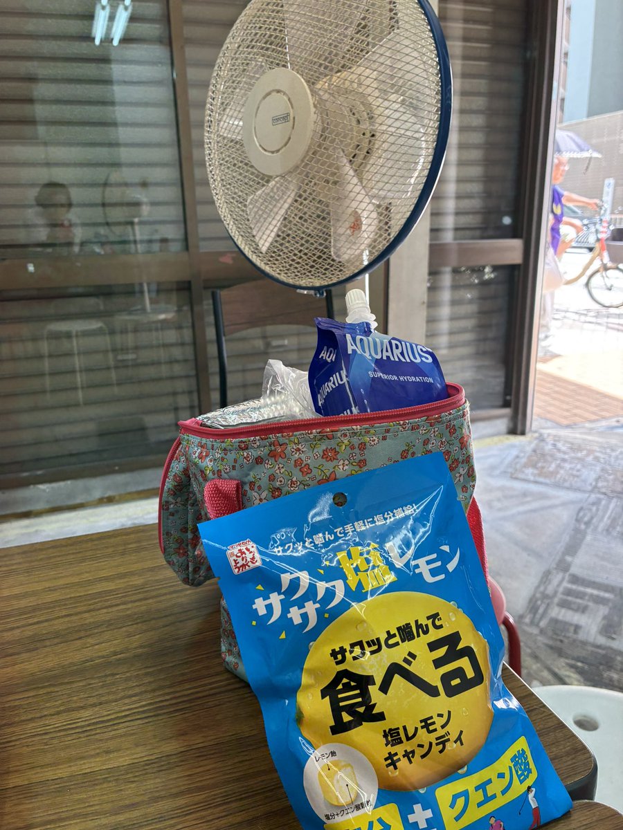 tsuchidamai_gre's tweet image. 事務所開設しましたが、まさかのエアコンが壊れていて、流行りのサウナ状態w
そんな時に、アイスと扇風機担いで駆けつけてきてくれる優しさ
事務所手配に奔走してくれる皆様の気持ち一つひとつがエネルギーになっています。
心を燃やせ
体がくたびれてきた時に鳴り響く
その燃料がこの優しさ