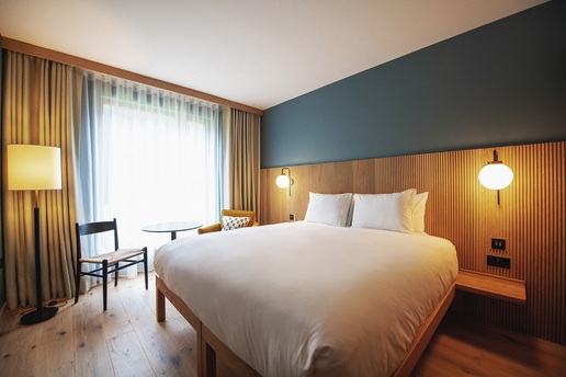 BrianDonnellyHT's tweet image. Soho House founder signs contracts on first Mollie's hotel in Scotland
Via @_HeraldBusiness @heraldscotland
➡️heraldscotland.com/news/25333118.…