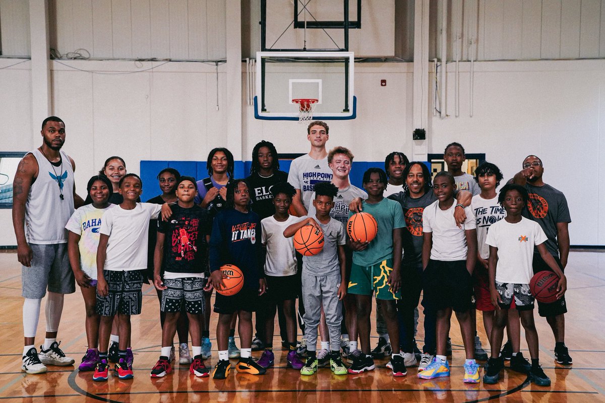 HPUMBB's tweet image. Some of our players got to speak at a local camp over the past few weeks 🏀
#GoHPU