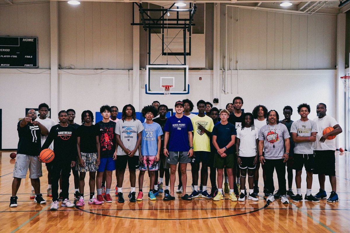 HPUMBB's tweet image. Some of our players got to speak at a local camp over the past few weeks 🏀
#GoHPU
