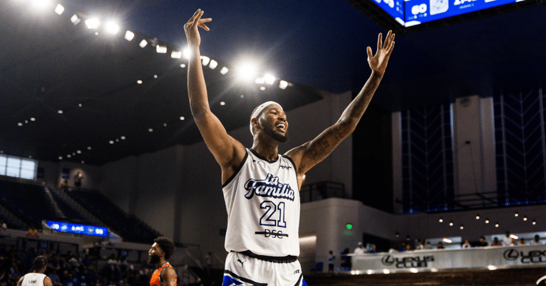 KSRonX's tweet image. La Familia is a short favorite against Eberlein Drive. The over is 2-2 for the former Wildcats in TBT games.
ODDS: on3.com/teams/kentucky…