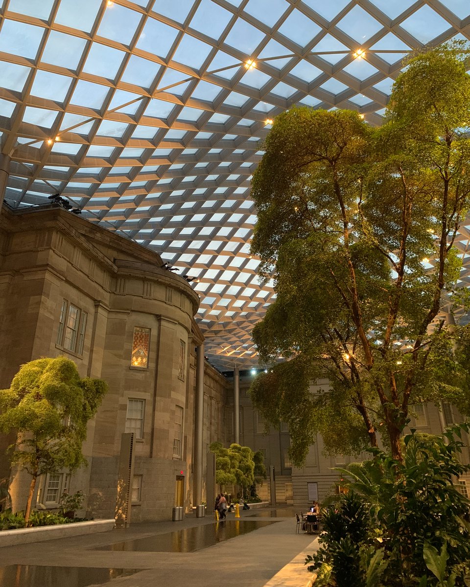 washingtondc's tweet image. Views from the Kogod Courtyard! ๐ฟ๐
๐๏ธ Open daily, 11:30 a.m. - 7 p.m.
๐ธ: thegoodlifedc / IG #Only1DC