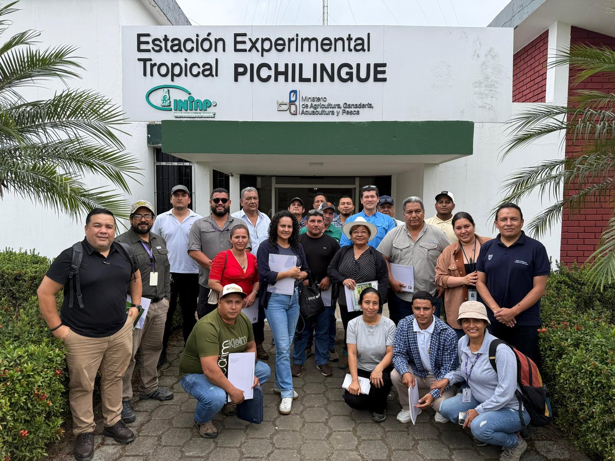 #LosRíos | Modernizar el agro empieza con conocimiento y nuevas tecnologías.🌾

Junto a <a href="/INIAPECUADOR/">INIAP</a>, realizamos una capacitación teórico-práctica sobre el uso de drones en la agricultura, dirigida a líderes rurales de Guayas, Manabí y Los Ríos.

Este espacio fortaleció las