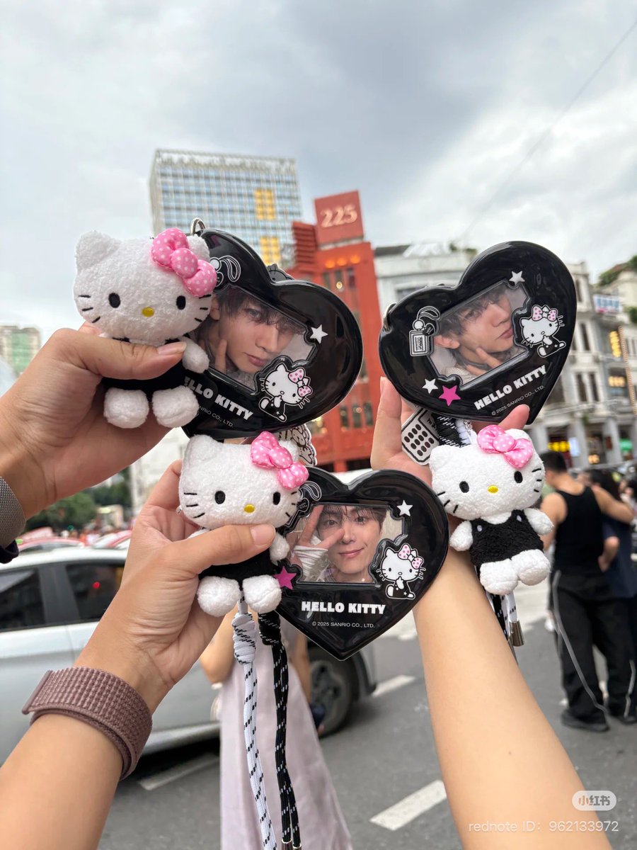 🖤 แจก Hello Kitty พวงกุญแจเฟรมการ์ด 🖤

กติกา : RT + คอมเม้นอิโมจิ

ประกาศผล 31/07 ค่า

#ตลาดนัดsanrio #ตลาดนัดซานริโอ้