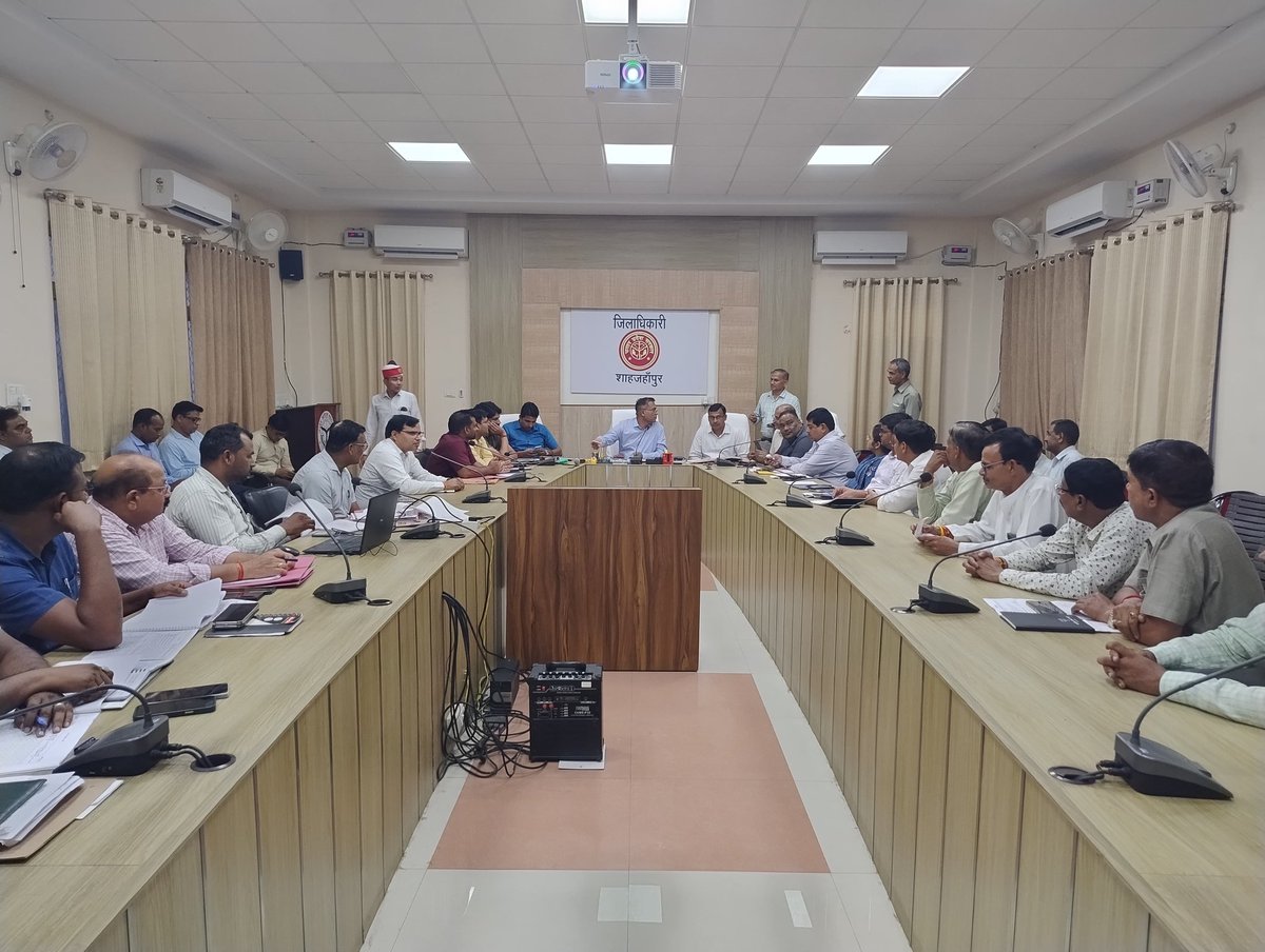 dmupsha's tweet image. आज गन्ना किसान डिग्री कॉलेज पुवायां के सामान्य निकाय की बैठक में कृषि स्नातक कक्षाओं के संचालन पर विचार विमर्श किया गया।